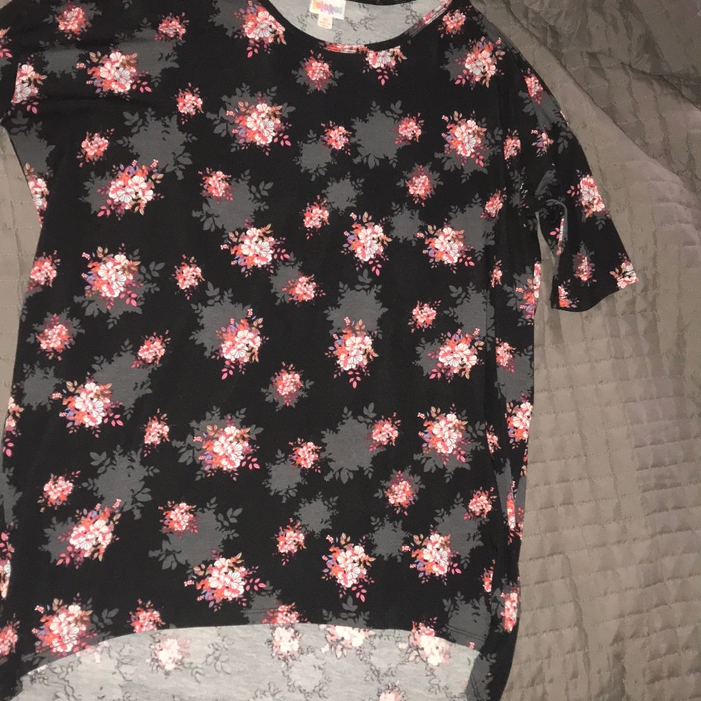 ❤️ LulaRoe Irma (I think) Top. Size XS.